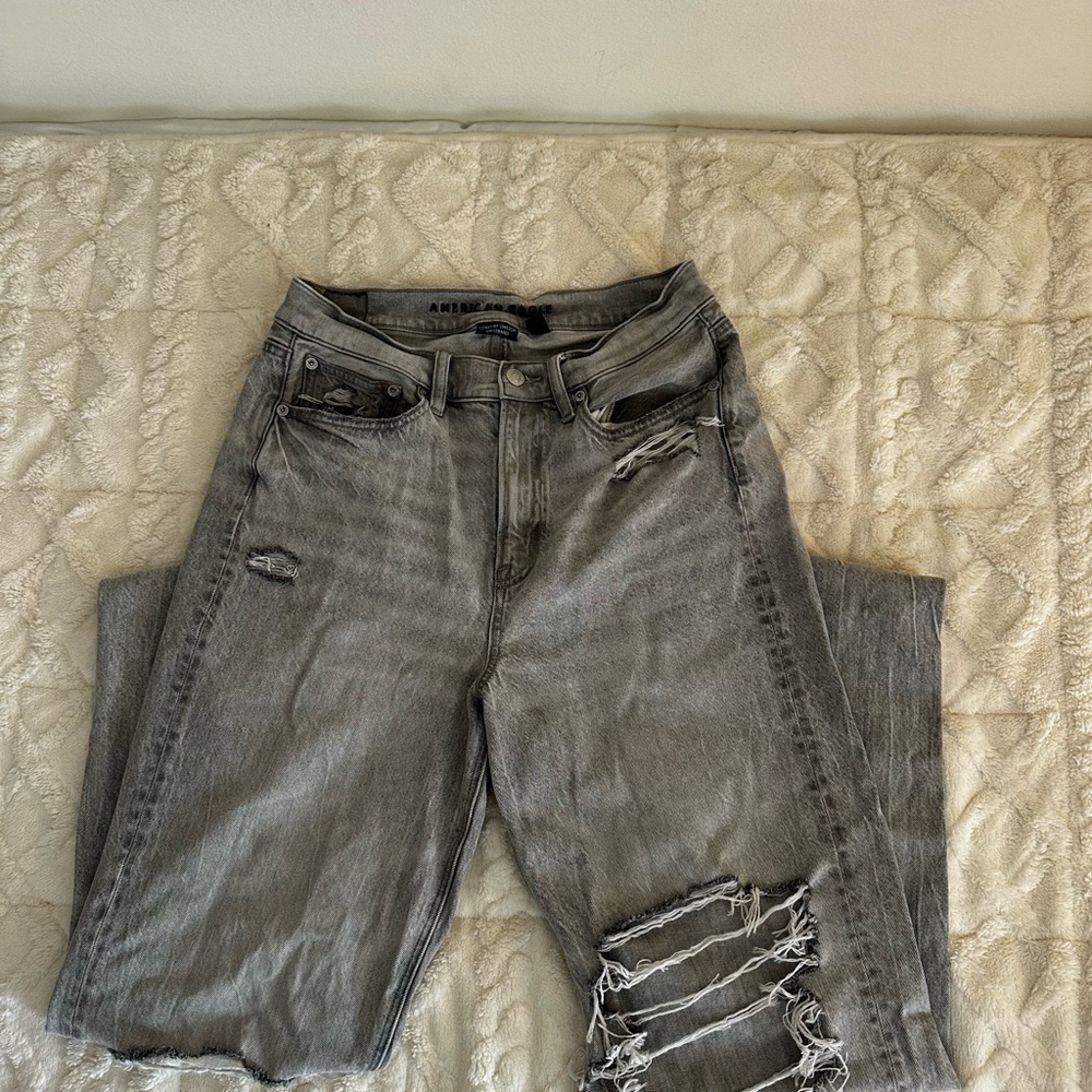 American Eagle Women's Gray Distressed Jeans